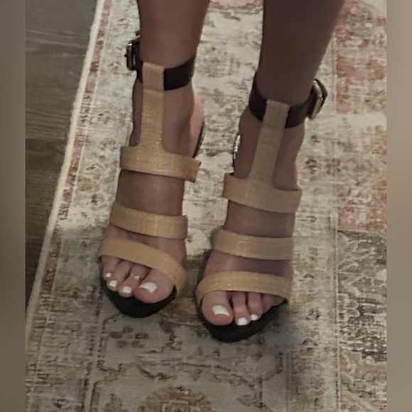 Fendi Women’s Black and Cream Raffia Wedges - Picture 9 of 10